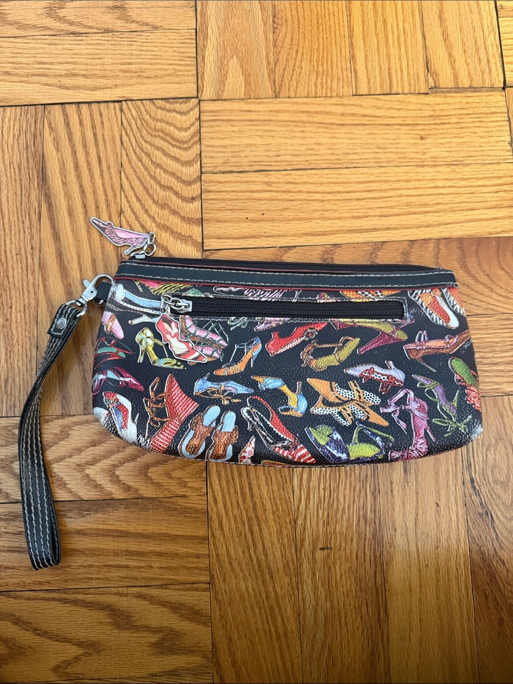 Vintage Multicolor Shoe Print Wristlet - Black